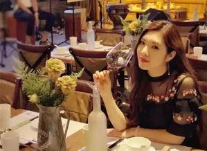 济南酒馆老板娘吃瓜视频,街头热辣一幕引网友热议