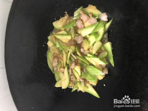 小瓜和什么能炒着吃呢视频,创意炒菜视频大揭秘