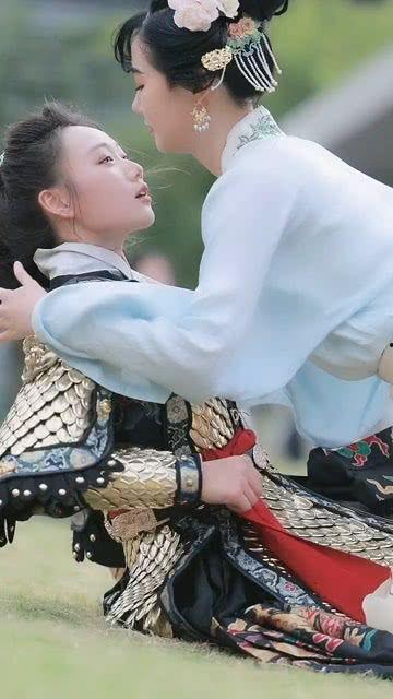 三姐吃瓜最新视频,揭秘娱乐圈幕后真相，笑料百出！