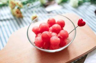 吃西瓜和哈密瓜视频,西瓜与哈密瓜美味对比大揭秘