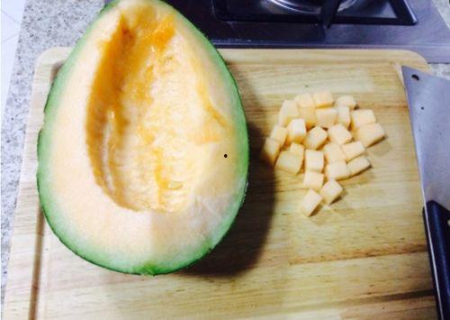 假吃哈密瓜的视频,趣味视频背后的真相