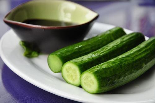 刺瓜可以蘸白糖吃吗视频,白糖蘸刺瓜，口感升级！