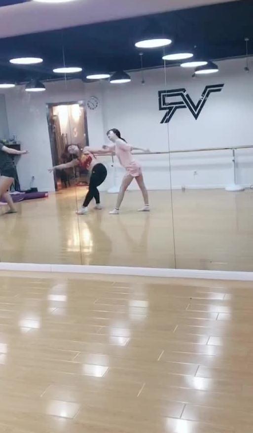 吃瓜晚会跳舞视频,欢乐氛围点燃全场