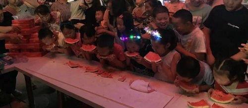 夜市吃瓜比赛视频大全,全民狂欢，瓜王争霸！