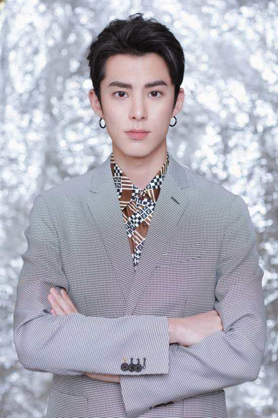 王鹤棣综艺小贾吃瓜视频