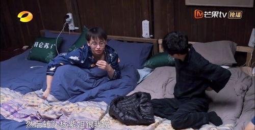 女子吃瓜被撞视频,惊险一幕引网友热议