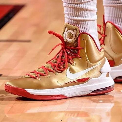 穿霸王鞋吃瓜视频,揭秘网络红人的另类生活方式